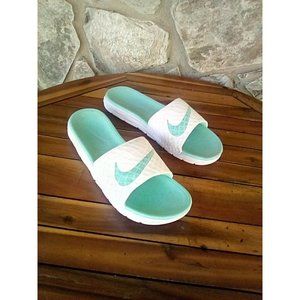 Women's Nike sandals tiel and white color size 9